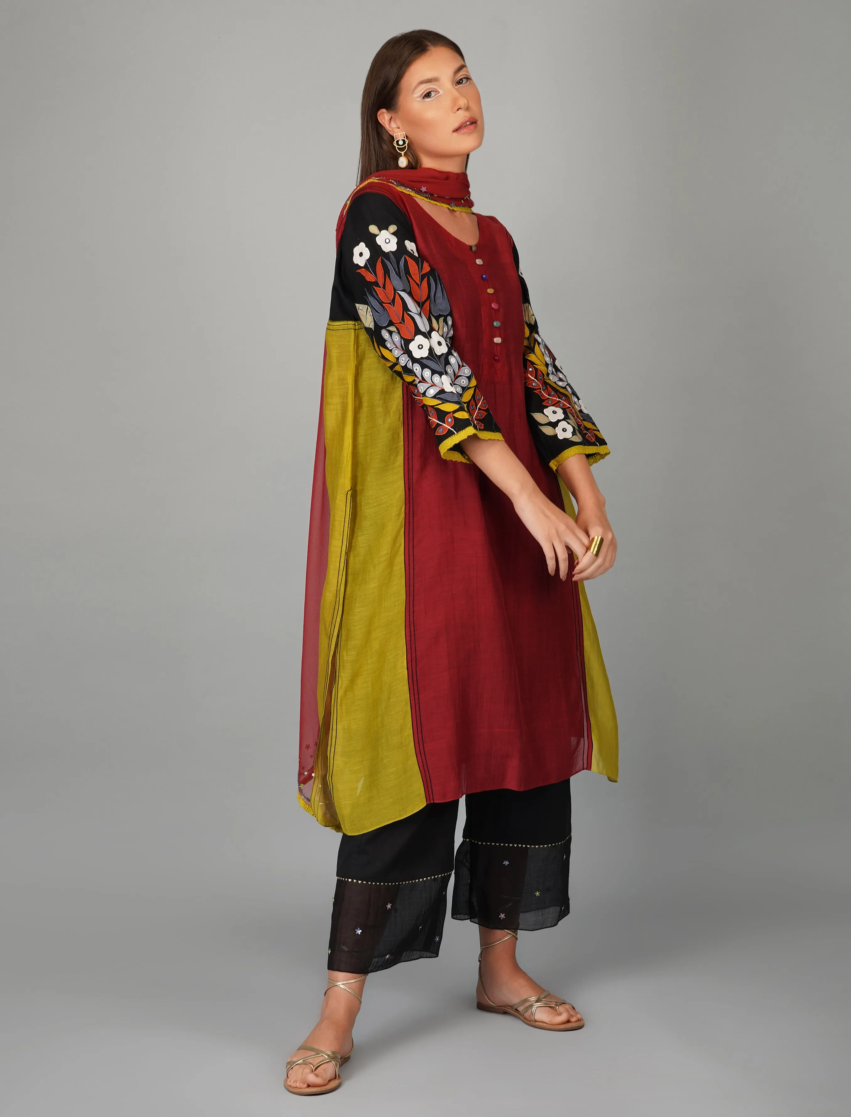 APPLIQUE SLEEVES PANELLED KURTA SET