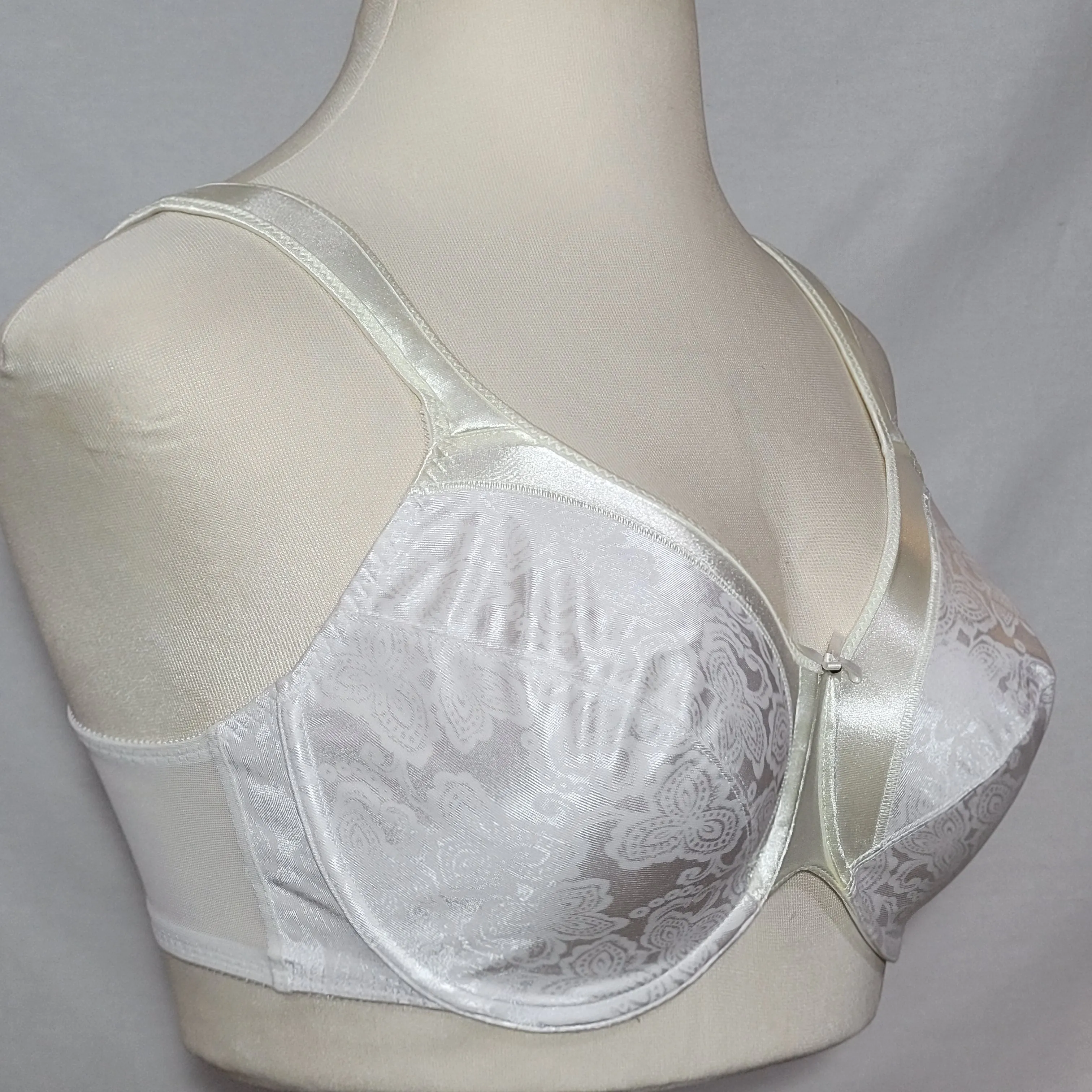 Bali 3562 Satin Tracings Underwire Bra 38C White NEW WITH TAGS