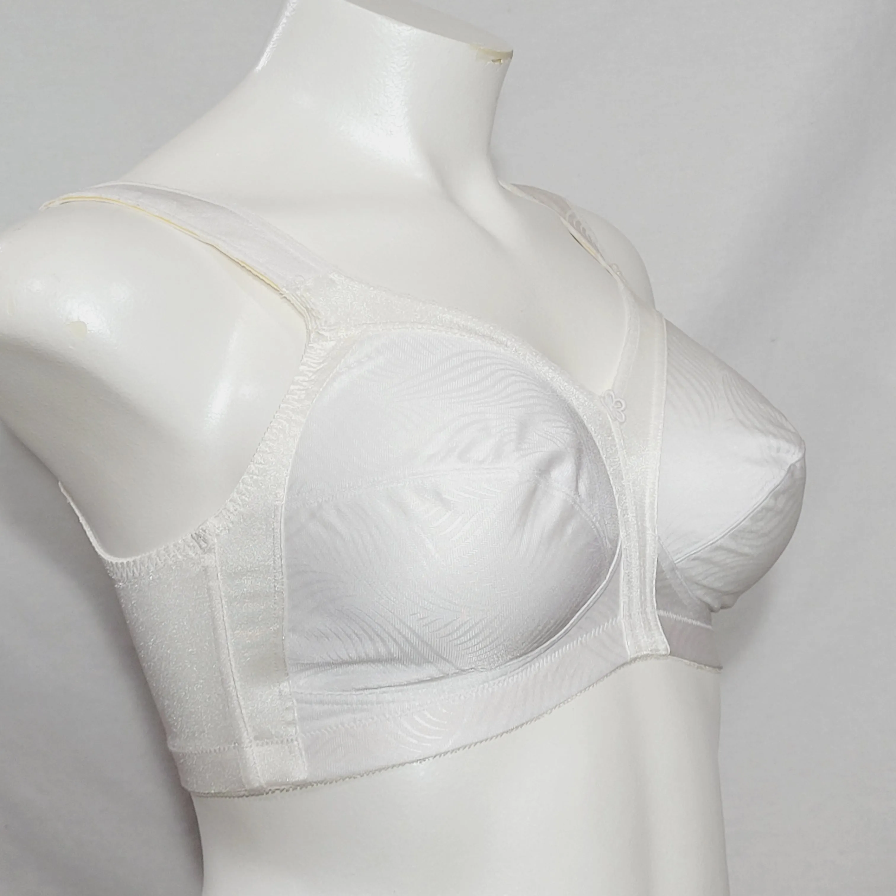 Exquisite Form 2558 Jacquard Satin Divided Cup Wire Free Bra 44B White NWOT