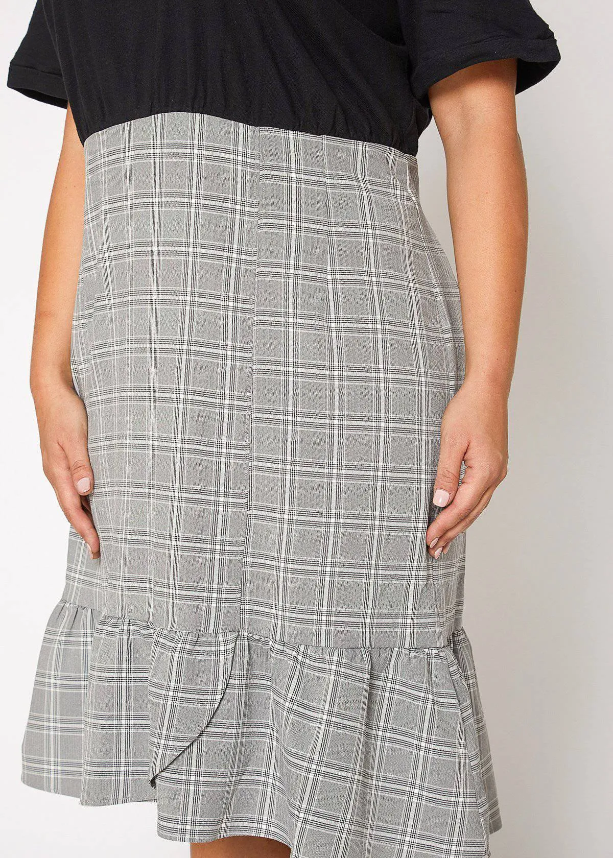 Plus Size Glen Plaid Mermaid Dress in Black