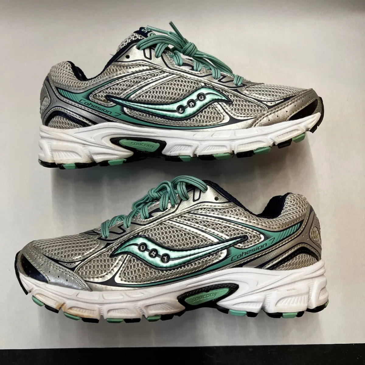 SAUCONY Women's Grid Cohesion 7 -Silver/Navy/Green- Running Shoe Size 7M Preowned