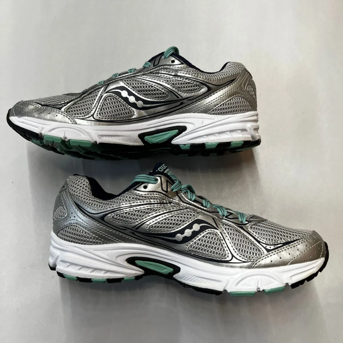 SAUCONY Women's Grid Cohesion 7 -Silver/Navy/Green- Running Shoe Size 9M Preowned