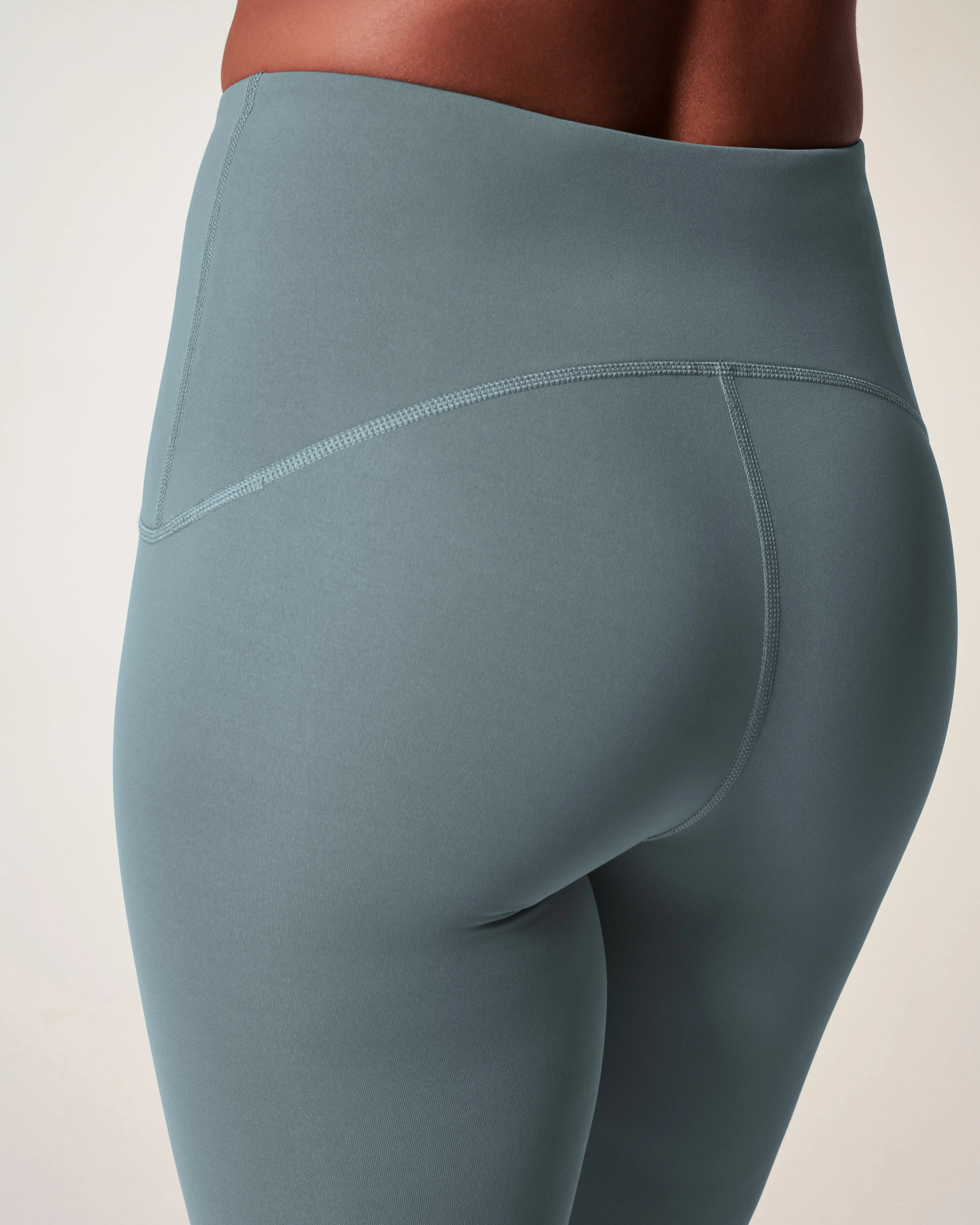 SPANXshape™ Booty Boost® 7/8 Leggings