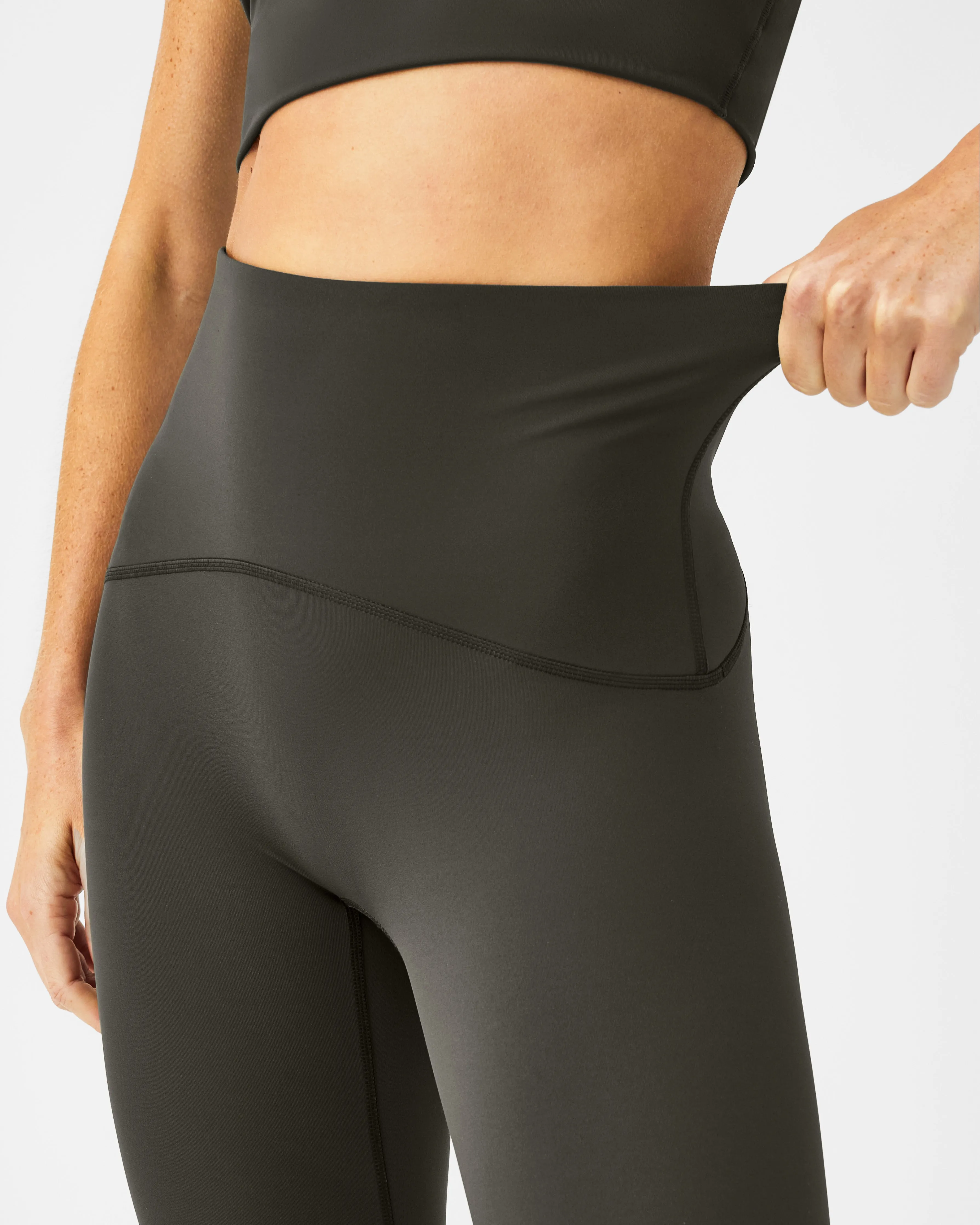 SPANXshape™ Booty Boost® 7/8 Leggings