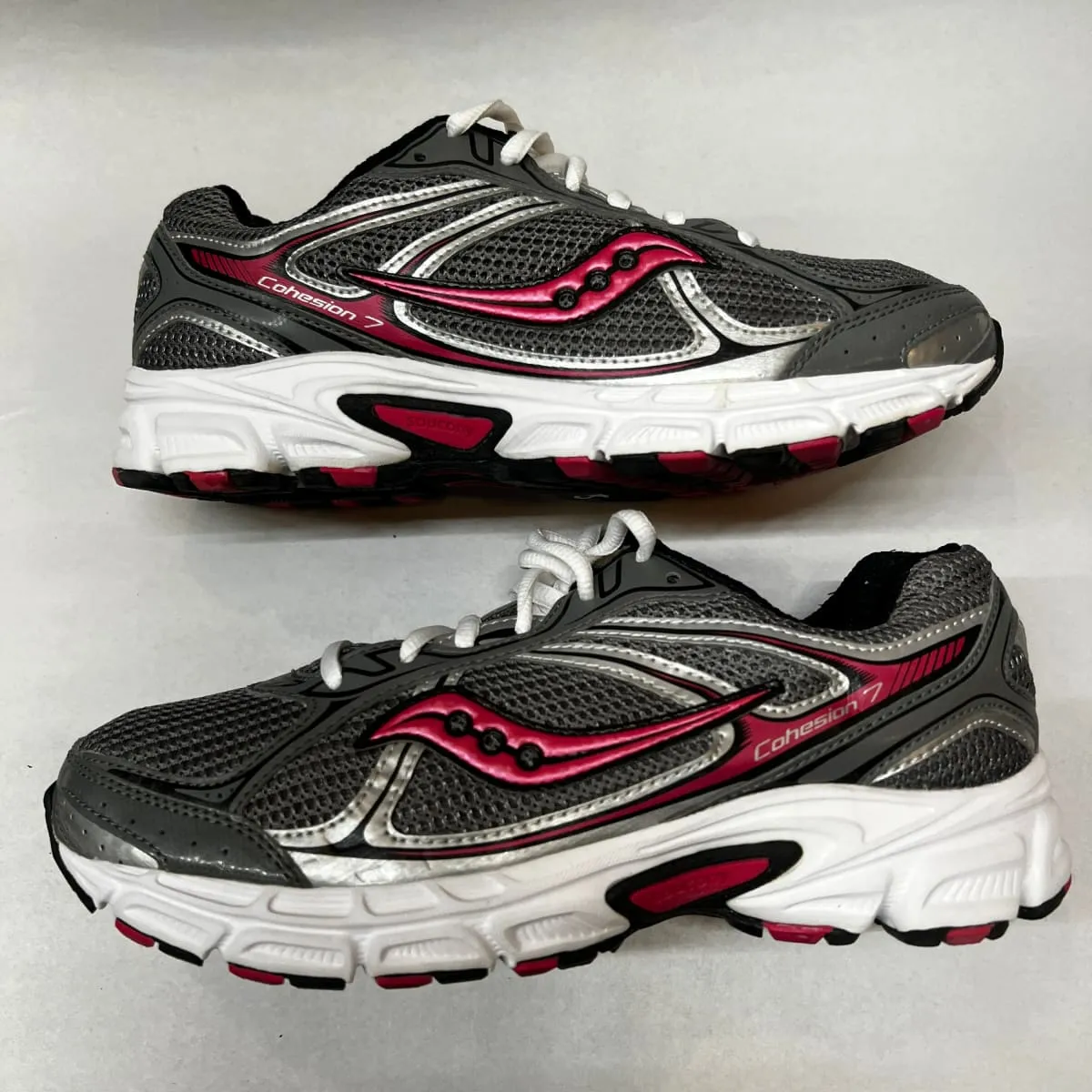 Women's Saucony •Cohesion 7• Running Shoe Grey/Silver/Pink Size 8 Wide - Preowned