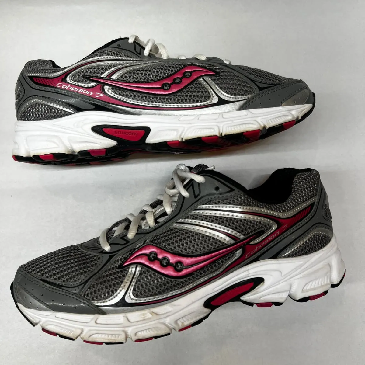 Women's Saucony •Cohesion 7• Running Shoe Grey/Silver/Pink Size 8.5 Wide - Preowned