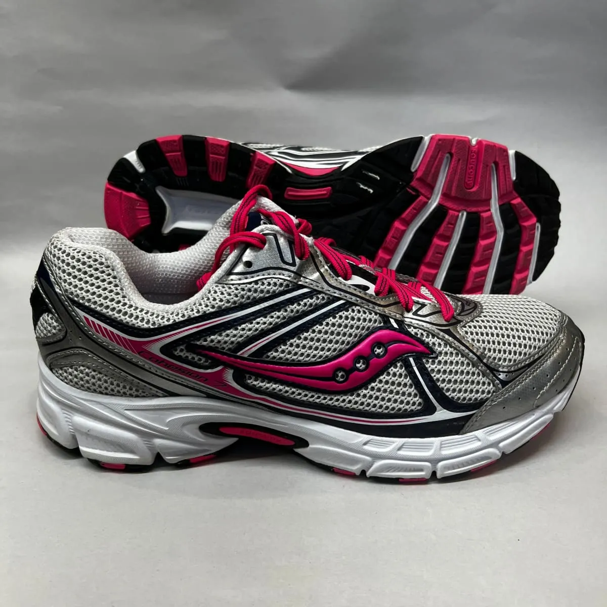 Women's Saucony •Cohesion 7• Running Shoe Silver/Pink 11 Wide - Preowned